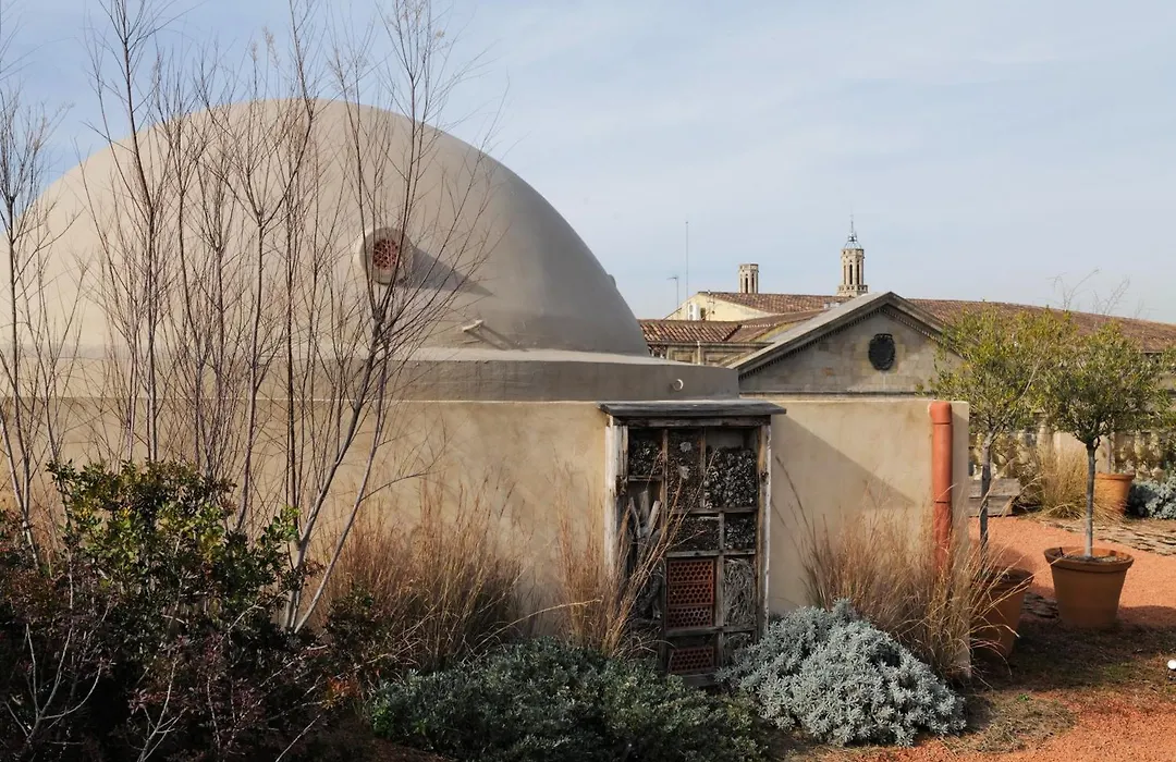 Hostal Porxos Garden-1